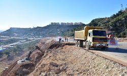 Fatin Gökmen Caddesi’nde taş duvar çalışması