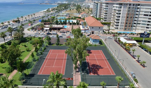 Konyaaltı Belediyesi’nden ücretsiz tenis kortu