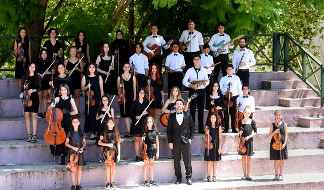 Gençlik orkestrasından seferberlik türküleri