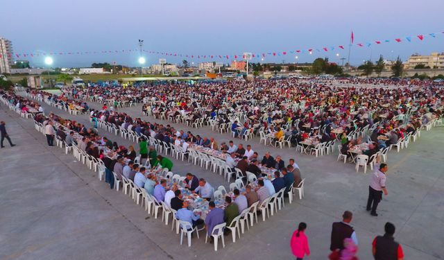 Aksu halkı iftarda bir araya geldi