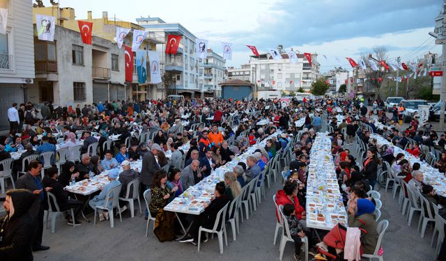 Mahalleliler aynı sofrada buluştu