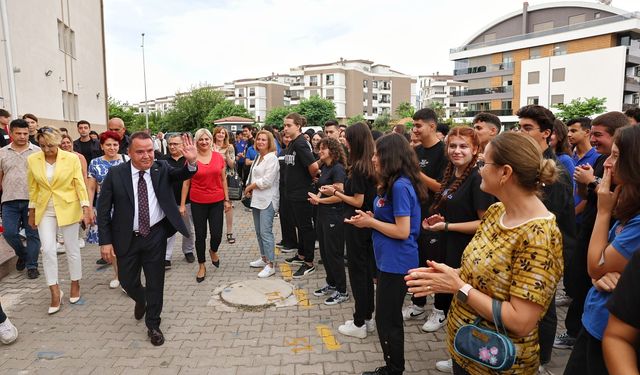 Başkan Böcek yeni eğitim öğretim yılını öğrencilerle karşıladı