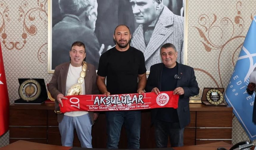 Başpehlivan Ali Gürbüz imzayı attı