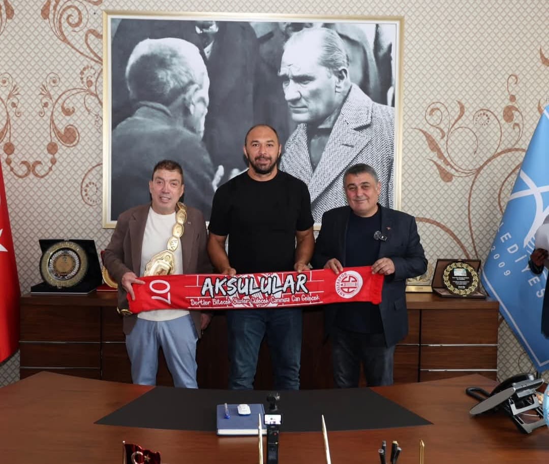 Başpehlivan Ali Gürbüz imzayı attı