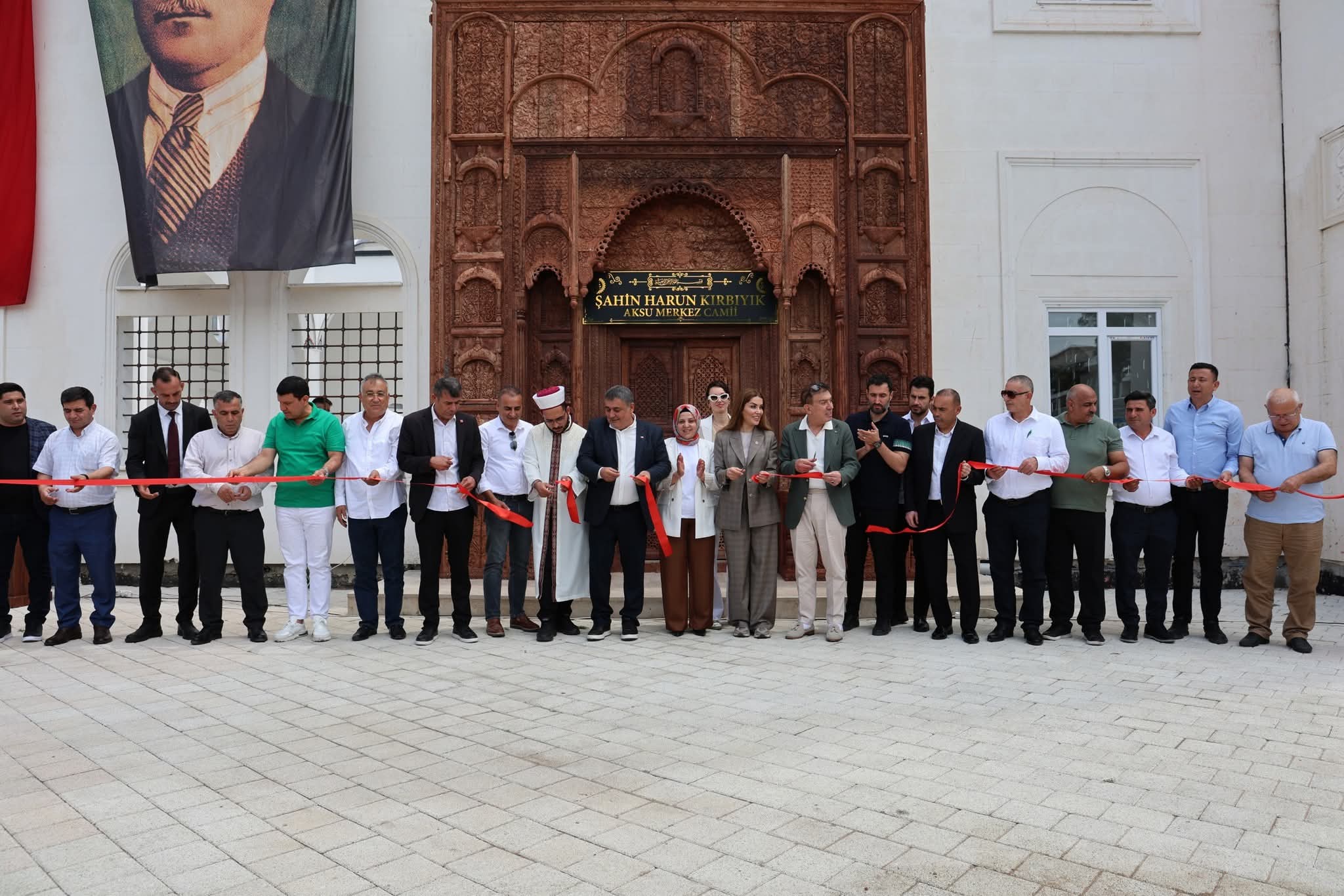 Aksu Merkez Camii dualarla açıldı